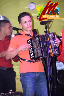 Willy Castillo Tocando Con Urbanda Cerro Bar Moncion 28-11-2015
Palabras clave: moncion;losmoncionero.com;vitico;cerro bar;urbanda;musica tipica