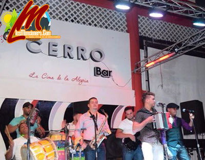Tripletazo Tipico CerroBar De MonciÃ³n 20-9-2015 
Palabras clave: cerro bar;musica tipica;vitico;prodigio,romeo santos;municipio moncion