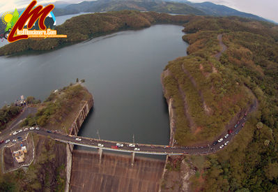 Presa Del Municipio De MonciÃ³n Llena a Toda Capacidad y Comienza a Desaguar Por Su Vertedero Natural 12-9-2017
