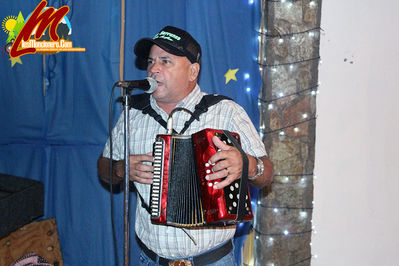 CumpleaÃ±os De Isidro Perez , Celebrado Entre Hijos , Nietos, Hermanos, Amigos y Colegas Del Genero Tipico En El Municipio De Moncion 15-5-2017
