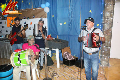 CumpleaÃ±os De Isidro Perez , Celebrado Entre Hijos , Nietos, Hermanos, Amigos y Colegas Del Genero Tipico En El Municipio De Moncion 15-5-2017
