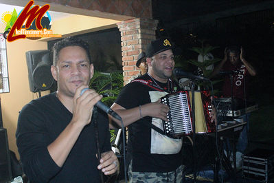 Compartiendo Con Los Musicos De Raulin Rodriguez y Chiqui Rodriguez , Con Osvaldo Espinal y Elvin Rodriguez y Amigos En Cacique MonciÃ³n
