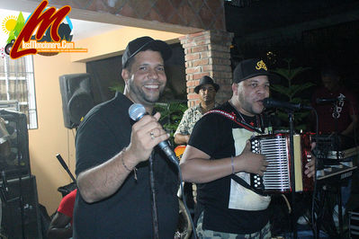 Compartiendo Con Los Musicos De Raulin Rodriguez y Chiqui Rodriguez , Con Osvaldo Espinal y Elvin Rodriguez y Amigos En Cacique MonciÃ³n
