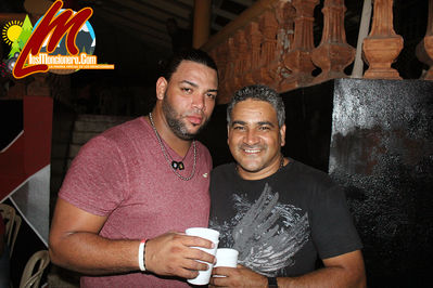 Urbanda En El Cerro Bar De MonciÃ³n, En Un Homenaje al Cantante Ido a Destiempo Â¨Chico TorresÂ¨ (El Inolvidable) Entregaron Placa De Reconocimiento a Los Familiares Del Fenecido Cantante. 06-8-2017
