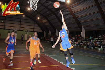 Sigue Con Ã‰xito 9no Torneo Baloncesto Moncionero entre los equipos 
