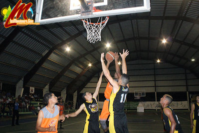 Equipo De Barrio Nuevo Le Gana a Las Flores 78 â€“ 73 y Se Coloca La Serie 2 a 1 a Favor de Barrio Nuevo a Ley de Un Partido Para Ser Los Campeones Del Baloncesto Moncionero 2017
