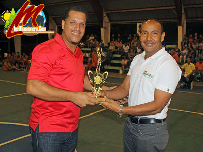 Lider En Tiros De 3: Jose Duran Del Equipo De Proyecto, Premio De La Ronda Regular Del 9no Torneo De Baloncesto Moncionero 2017

