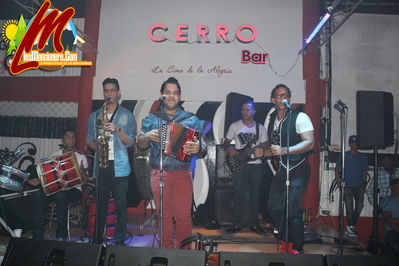 Brandon Melody Cerro Bar Moncion 16-8-2015
Palabras clave: Brandon Melody;Cerro Bar Moncion 16-8-2015;vitico;musica tipica;losmoncionero.com;casabe