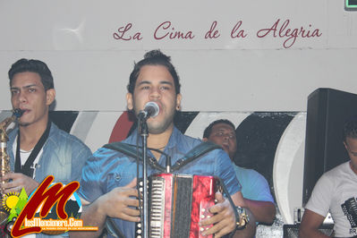 Brandon Melody Cerro Bar Moncion 16-8-2015
Palabras clave: Brandon Melody;Cerro Bar Moncion 16-8-2015;vitico;musica tipica;losmoncionero.com;casabe