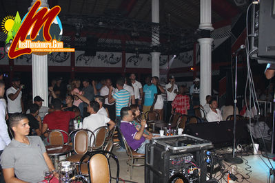 Brandon Melody Cerro Bar Moncion 16-8-2015
Palabras clave: Brandon Melody;Cerro Bar Moncion 16-8-2015;vitico;musica tipica;losmoncionero.com;casabe