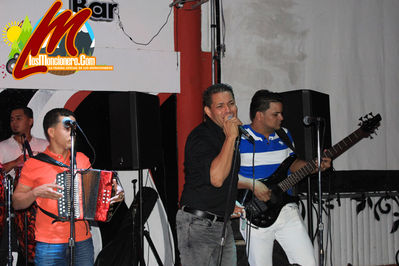 Ke Banda En El Cerro Bar De Moncion 13-9-2015
Palabras clave: Ke Banda;Cerro Bar De Moncion 13-9-2015;municipio moncion;losmoncionero;vitico;musica tipica;casabe;presa