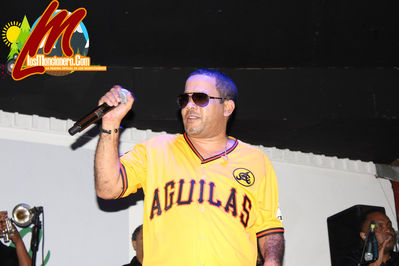 Hector Acosta Â¨ El Torito Â¨ En El Cerro Bar De Moncion 1-1-2016
Palabras clave: moncion;capital del casabe;losmoncionero.com;losmoncioneros;vitico;hector acosta;el torito;cerro bar;municipiomoncion