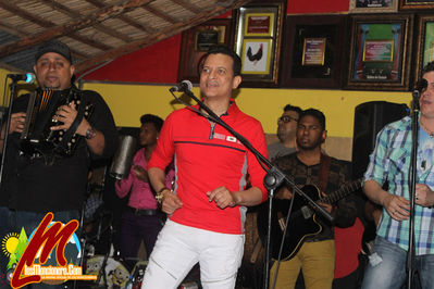 Wilman PeÃ±a Club Gallistico El Encuentro De MonciÃ³n 08-5-2016
Palabras clave: wilman peÃ±a;el cantante;losmoncionero;municipiomoncion;vitico;musicatipica;casabe;pinos;presamoncion