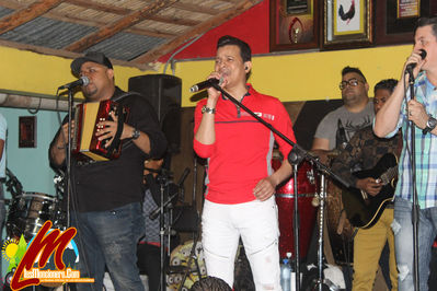 Wilman PeÃ±a Club Gallistico El Encuentro De MonciÃ³n 08-5-2016
Palabras clave: wilman peÃ±a;el cantante;losmoncionero;municipiomoncion;vitico;musicatipica;casabe;pinos;presamoncion