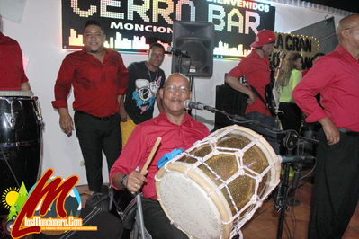 Maria y Diaz y Fefita La Grande En El Cerro Bar De Moncion 12-6-2016
