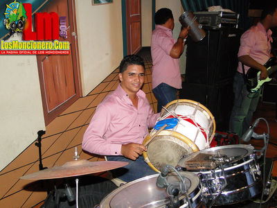 Guiri Mambo Y Joe Veras Cerro Bar Moncion 3-5-2014
Palabras clave: joe veras;el Hombre De tu vida;guiri Mambo;musica Tipica;bachatas;merengue tipico;antony santos;moncion;cerro bar;vitico;losmoncionero.Com;moncionero;casabe;pinos