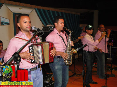 Guiri Mambo Y Joe Veras Cerro Bar Moncion 3-5-2014
Palabras clave: joe veras;el Hombre De tu vida;guiri Mambo;musica Tipica;bachatas;merengue tipico;antony santos;moncion;cerro bar;vitico;losmoncionero.Com;moncionero;casabe;pinos