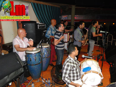Banda Real Cerro Bar Moncion 15-6-2014
Palabras clave: Banda Real Moncion;Manny Jhovanny Moncion;cerro bar;patronales 2014;vitico;losmoncionero.Com