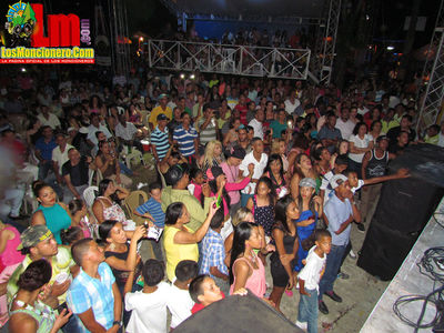 David Kada Parque De Moncion 13-6-2015
Palabras clave: david kada;david Amparo;salsa,patronales moncion;san antonio de padua;vitico;mocionero.com;losmoncionero