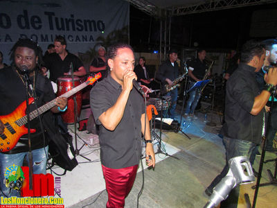 Krisspy En El Parque De Moncion 12-6-2016
Palabras clave: Krisspy;Parque De Moncion;12-6-2016;patronales;moncion;losmoncionero.com;vitico;musica tipica;san antonio