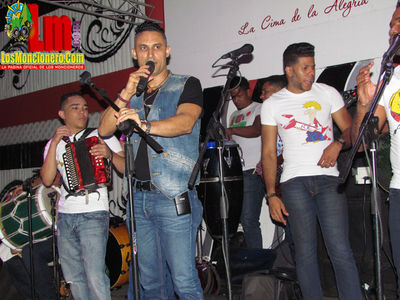 Robert Liriano "The VIP" En El Cerro Bar Moncion 12-6-2015
Palabras clave: Robert Liriano;"The VIP";En El Cerro Bar Moncion 12-6-2015;vitico;moncion;patronales;san antonio;losMoncionero.com