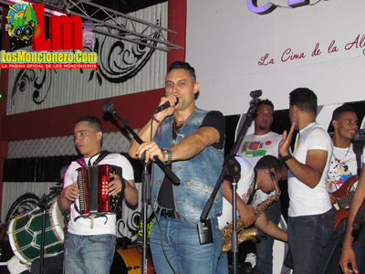 Robert Liriano "The VIP" En El Cerro Bar Moncion 12-6-2015
Palabras clave: Robert Liriano;"The VIP";En El Cerro Bar Moncion 12-6-2015;vitico;moncion;patronales;san antonio;losMoncionero.com