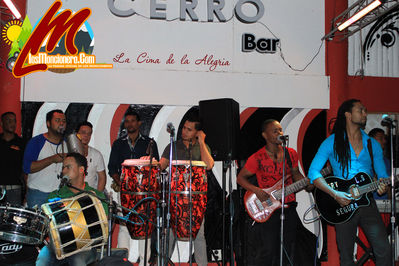 The New Mambo Cerro Bar Moncion 04-10-2015
Palabras clave: moncion,musica tipica, moncionnero,cerro bar,the new mambo,linea noroeste