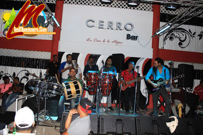 The New Mambo Cerro Bar Moncion 04-10-2015
Palabras clave: moncion,musica tipica, moncionnero,cerro bar,the new mambo,linea noroeste