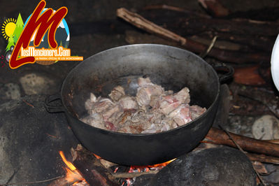 Cocinando Cerdo Criollo a Orillas Del Rio Mao
Palabras clave: rio mao;los cacaos;moncion;losmoncionero.com;vitico