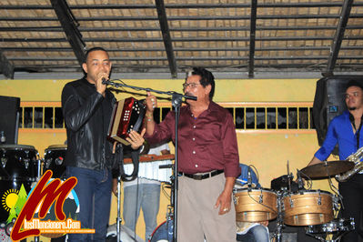 Nicolas Gutierrez Tocando Con El Grupo De Yovanny Polanco Disco Restaurant Cacique Moncion 03-10-2015
Palabras clave: moncion;vitico;cacique;yovanny polanco;losmoncionero;casabe;cerro bar