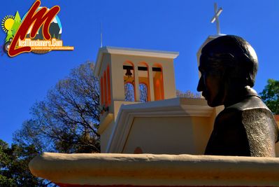 Busto homenaje a Juan Pablo Duarte y al fondo nuestra Parroquia San Antonio De Padua "Moncion" #LosMoncionero 
Palabras clave: Moncion;losmoncionero;vitico;losmoncionero.com;cerro bar;la villa de los pinares;capital del casabe