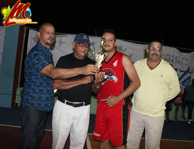 Missael Figueroa Equipo De Cepillo - Mejor 6to Hombre Final 8va Copa Baloncesto Moncionero 2016 , Equipo De Cepillo Campeon - Las Flores Sub Campeon y Entrega De Trofeos a Jugadores Destacados Del Torneo
