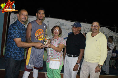 Francis Collado Equipo De Las Flores - Mejor Defensa - Final 8va Copa Baloncesto Moncionero 2016 , Equipo De Cepillo Campeon - Las Flores Sub Campeon y Entrega De Trofeos a Jugadores Destacados Del Torneo 
