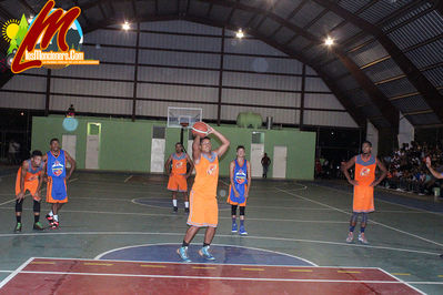 Sigue Con Ã‰xito 9no Torneo Baloncesto Moncionero entre los equipos 
