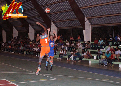 Sigue Con Ã‰xito 9no Torneo Baloncesto Moncionero entre los equipos 
