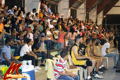 Equipo De Las Flores Le Ganan El Primer Juego De La Serie Final al Equipo De Barrio Nuevo 73-56 En El Baloncesto Moncionero Celebrado En El Polideportivo Municipal De MonciÃ³n.
