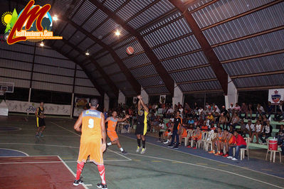 Equipo De Barrio Nuevo Le Gana a Las Flores 78 â€“ 73 y Se Coloca La Serie 2 a 1 a Favor de Barrio Nuevo a Ley de Un Partido Para Ser Los Campeones Del Baloncesto Moncionero 2017
