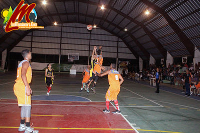 Equipo De Barrio Nuevo Le Gana a Las Flores 78 â€“ 73 y Se Coloca La Serie 2 a 1 a Favor de Barrio Nuevo a Ley de Un Partido Para Ser Los Campeones Del Baloncesto Moncionero 2017
