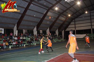 Equipo De Barrio Nuevo Le Gana a Las Flores 78 â€“ 73 y Se Coloca La Serie 2 a 1 a Favor de Barrio Nuevo a Ley de Un Partido Para Ser Los Campeones Del Baloncesto Moncionero 2017
