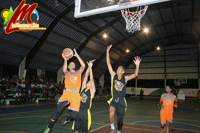 Equipo De Barrio Nuevo Le Gana a Las Flores 78 â€“ 73 y Se Coloca La Serie 2 a 1 a Favor de Barrio Nuevo a Ley de Un Partido Para Ser Los Campeones Del Baloncesto Moncionero 2017
