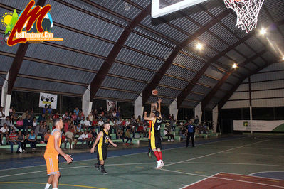 Equipo De Barrio Nuevo Le Gana a Las Flores 78 â€“ 73 y Se Coloca La Serie 2 a 1 a Favor de Barrio Nuevo a Ley de Un Partido Para Ser Los Campeones Del Baloncesto Moncionero 2017
