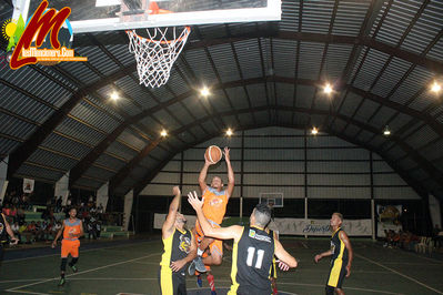 Equipo De Las Flores lleva la serie Final a un Juego decisivo al vencer a Barrio Nuevo 91 a 75 maÃ±ana domingo juego Final un solo ganador en el  9no Torneo De Baloncesto Moncionero 2017
