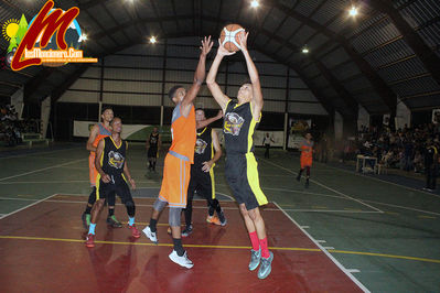 Equipo De Las Flores lleva la serie Final a un Juego decisivo al vencer a Barrio Nuevo 91 a 75 maÃ±ana domingo juego Final un solo ganador en el  9no Torneo De Baloncesto Moncionero 2017
