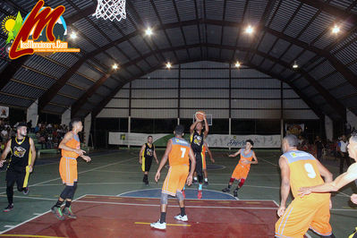 Equipo De Las Flores lleva la serie Final a un Juego decisivo al vencer a Barrio Nuevo 91 a 75 maÃ±ana domingo juego Final un solo ganador en el  9no Torneo De Baloncesto Moncionero 2017
