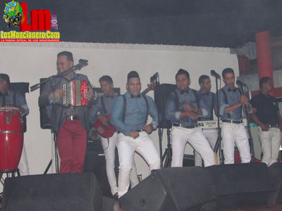 Nixon Roman Cerro Bar Moncion 19-6-2015
Palabras clave: omega;el fuelte;nixon roman;musica tipica;merengue urbano;el real;cerro bar;moncionero;losmoncionero.com