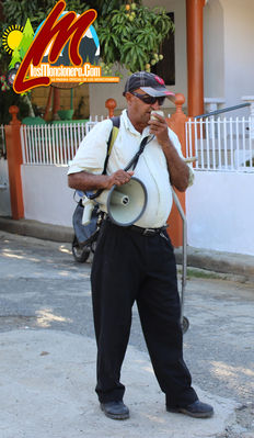 Icono Moncionero, "El Ciego" a pesar de no tener vision camina el pueblo anunciando con su megafono
Palabras clave: moncion;:baloncesto;vitico;losmoncionero.Com;municipio Moncion