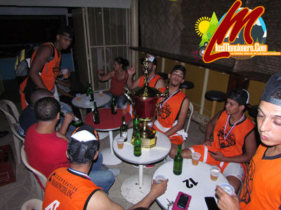 Las Flores Campeon  VII copa Baloncesto Moncionero 2015 #LosMoncionero #BaloncestoMoncionero #BaloncestoMoncion 
Palabras clave: Las Flores Campeon;VII copa Baloncesto Moncionero;2015;#LosMoncionero;#BaloncestoMoncionero;#BaloncestoMoncion;municipio;vitico;losmoncionero.Com;cerro bar