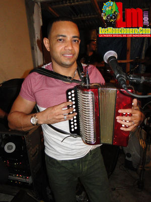 Yovanny Polanco En Yensi Disco De Duran MonciÃ³n 13-10-2013
