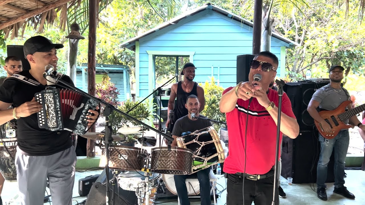 Yovanny Polanco Ft Robert Vargas – La Pava En Vivo